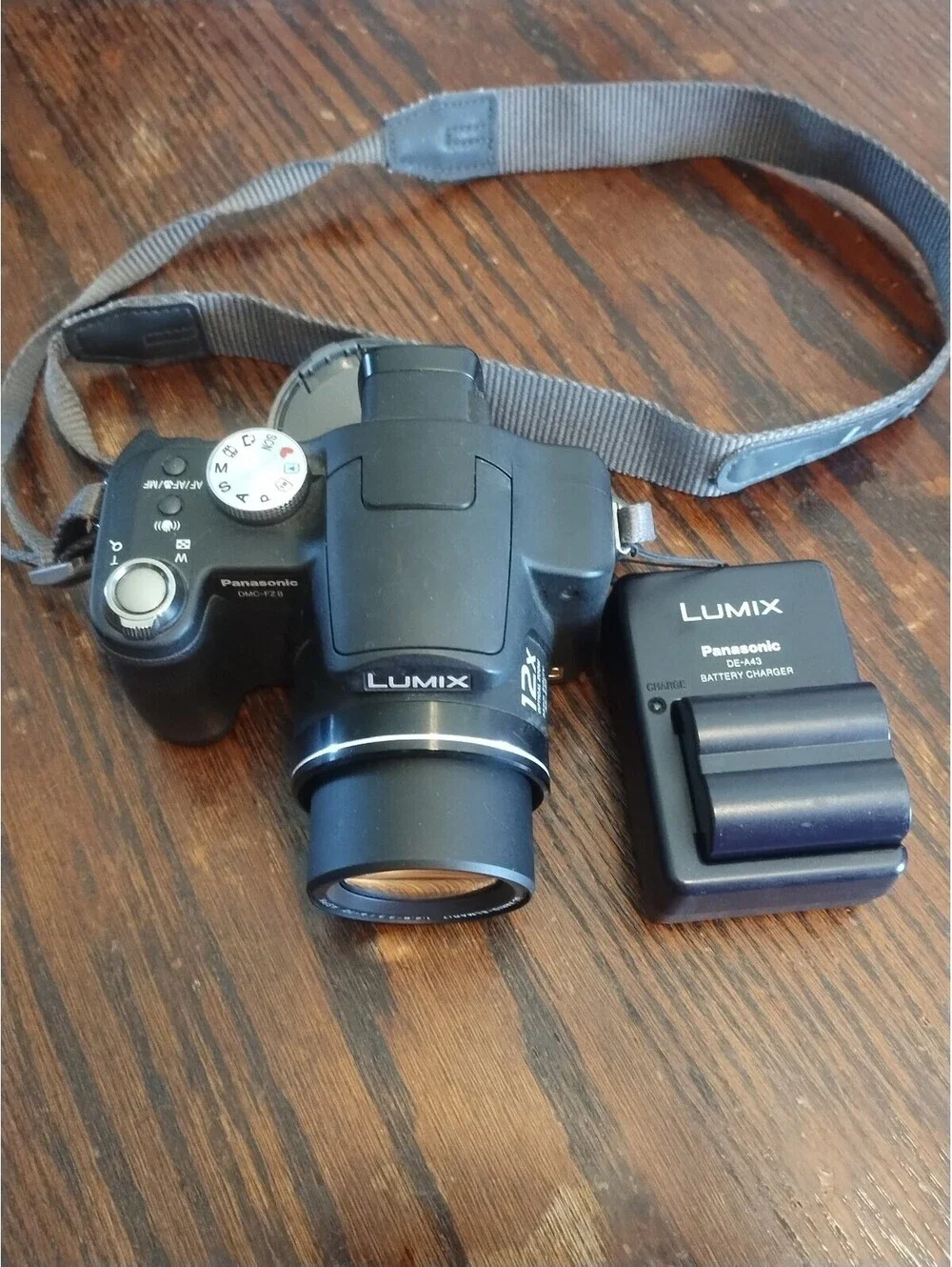 Panasonic Lumix DMC-FZ8 Digital Camera Leica DC Vario-Elmarit Lens Black 12x